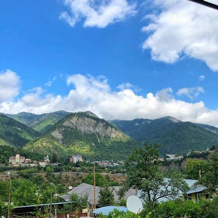 Achela'S Guesthouse 보르조미 외부 사진